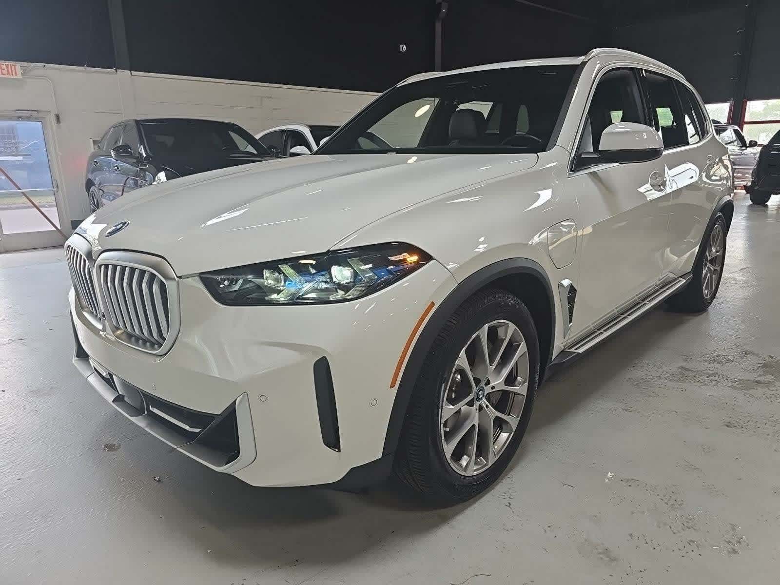 2025 BMW X5 xDrive50e Hero Image