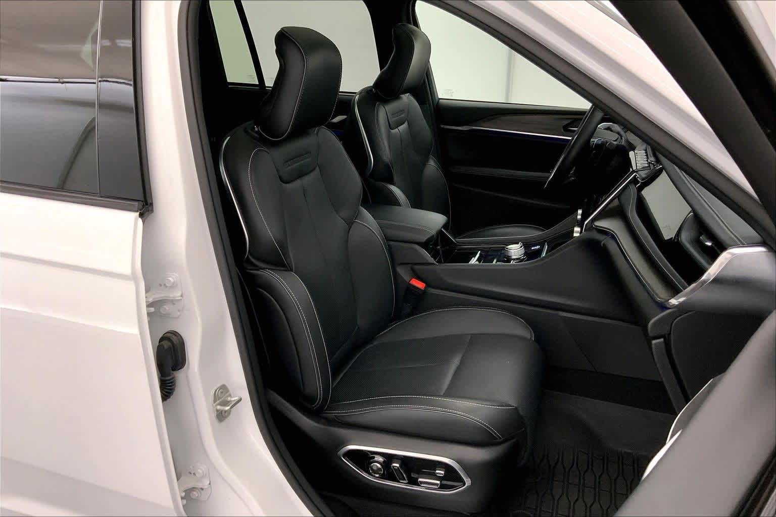 Thumbnail: 2024 Jeep Grand Cherokee - 13