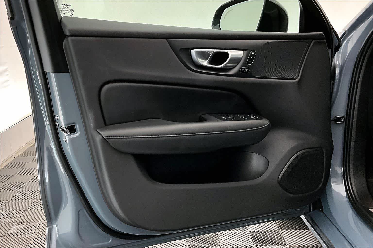 Thumbnail: 2024 Volvo S60 - 27