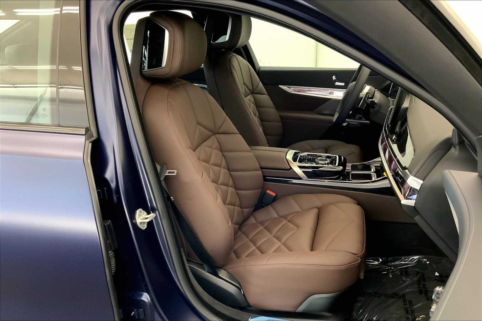 Thumbnail: 2025 BMW 7 Series - 14