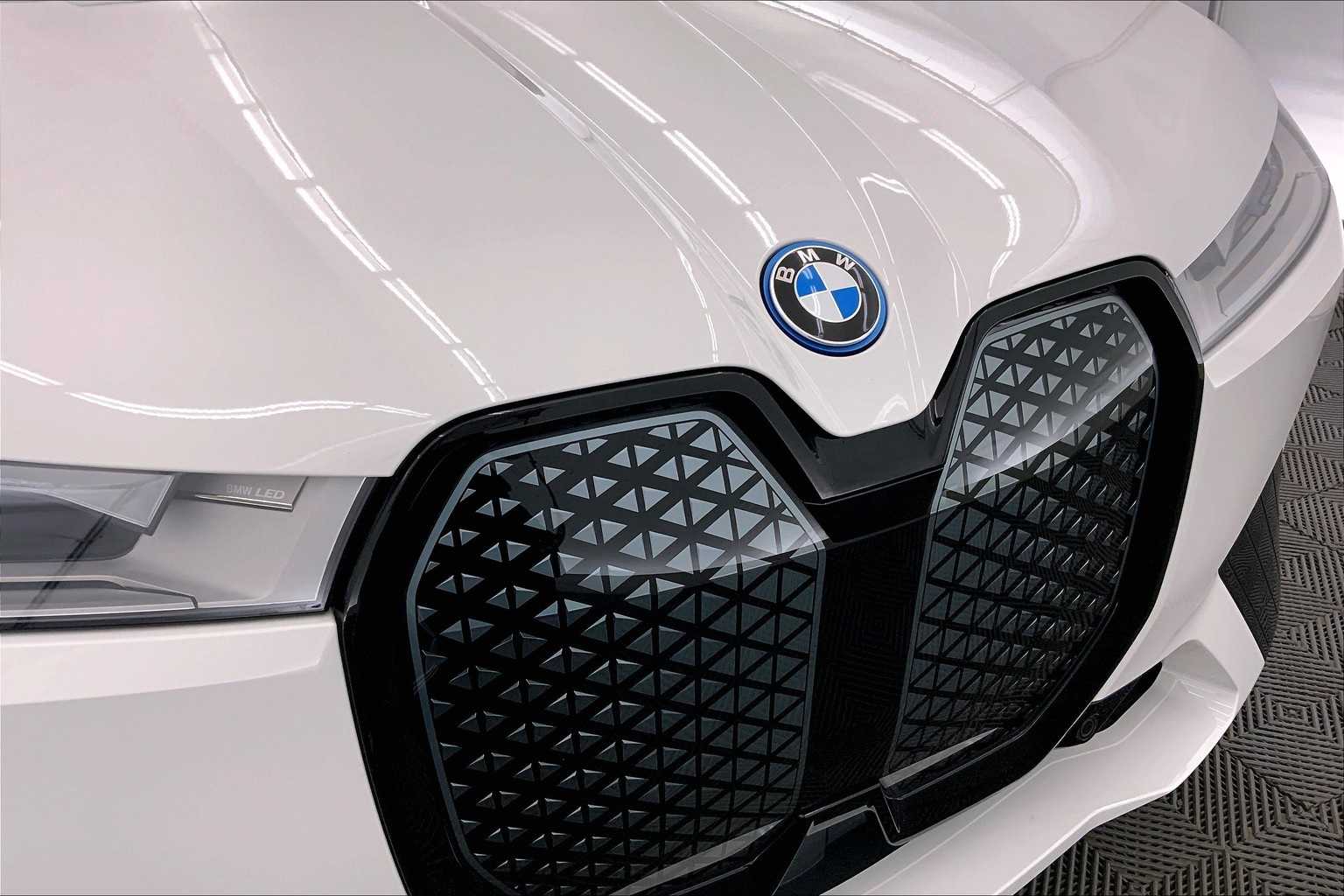 Thumbnail: 2023 BMW iX - 33