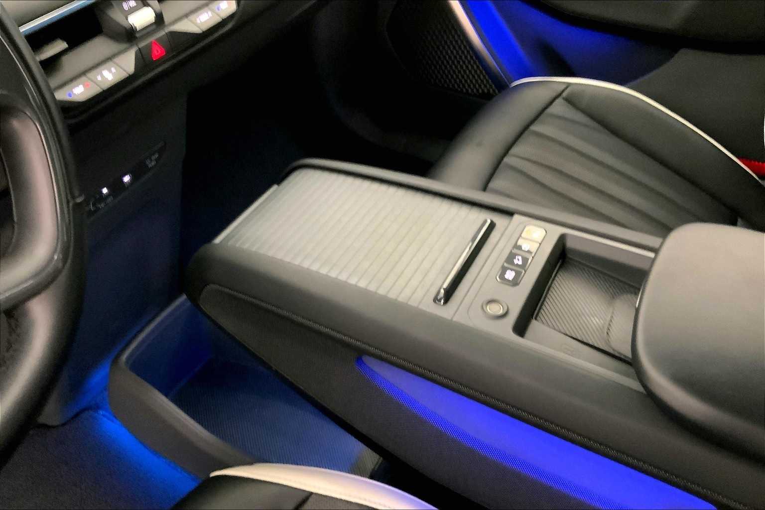 Thumbnail: 2024 Kia EV9 - 16