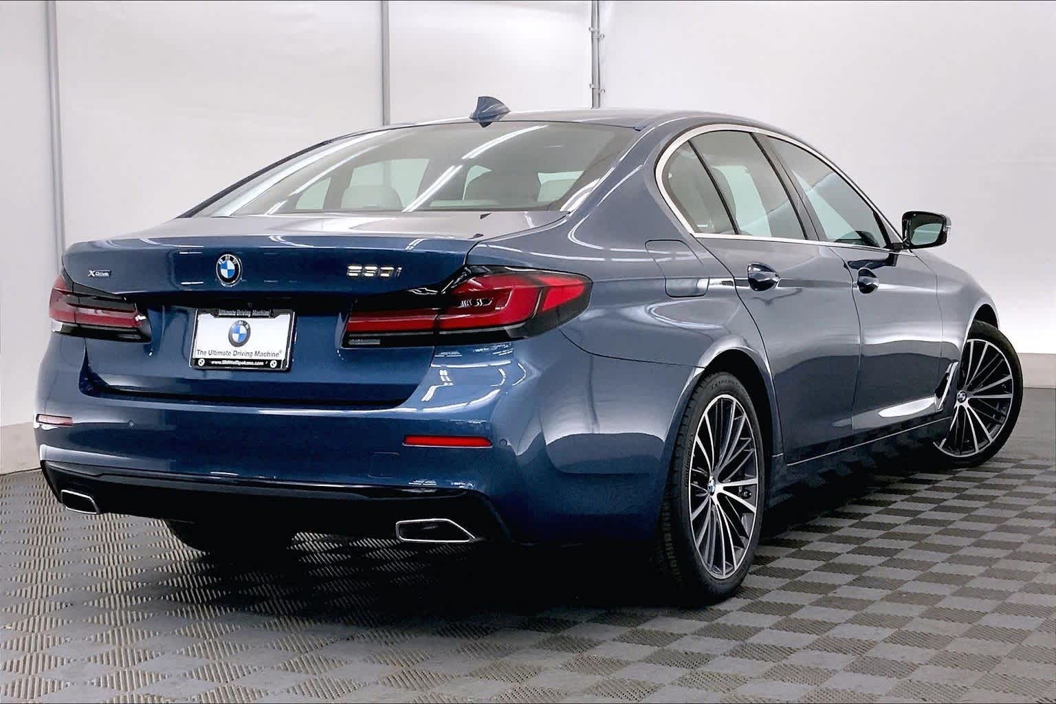 Thumbnail: 2023 BMW 5 Series - 22