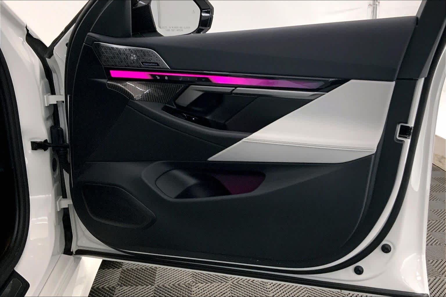 Thumbnail: 2026 BMW M5 - 28