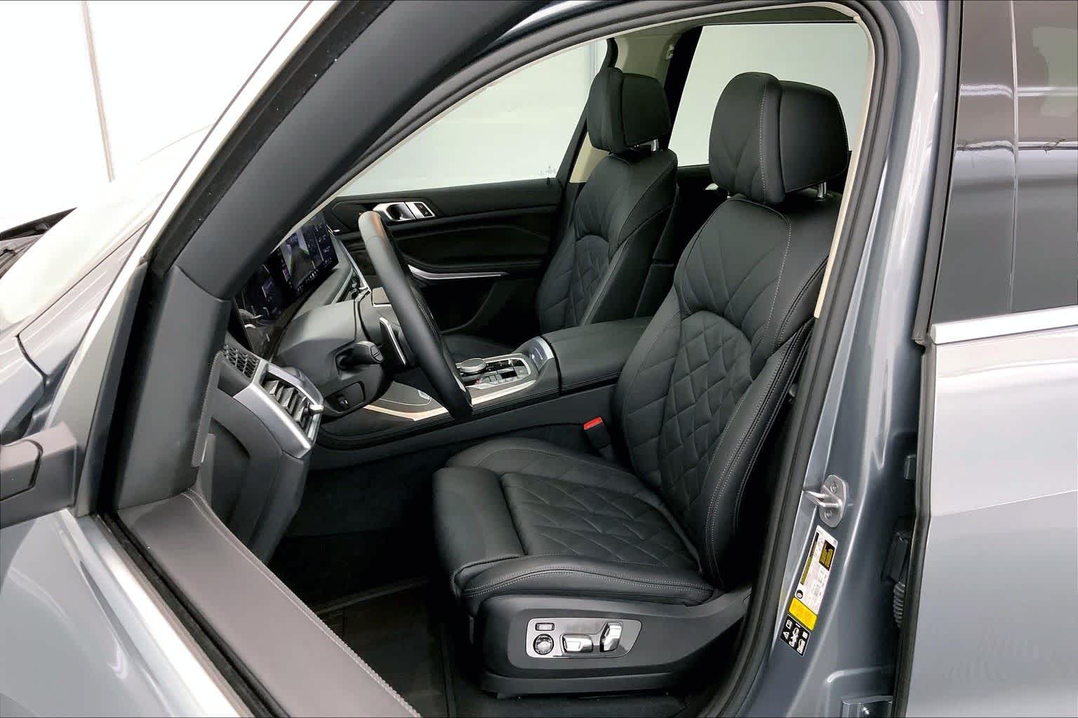 Thumbnail: 2024 BMW X7 - 11