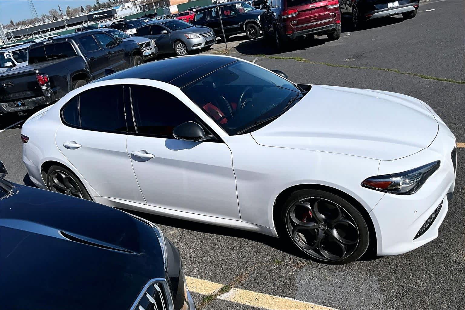 Thumbnail: 2019 Alfa Romeo Giulia - 9