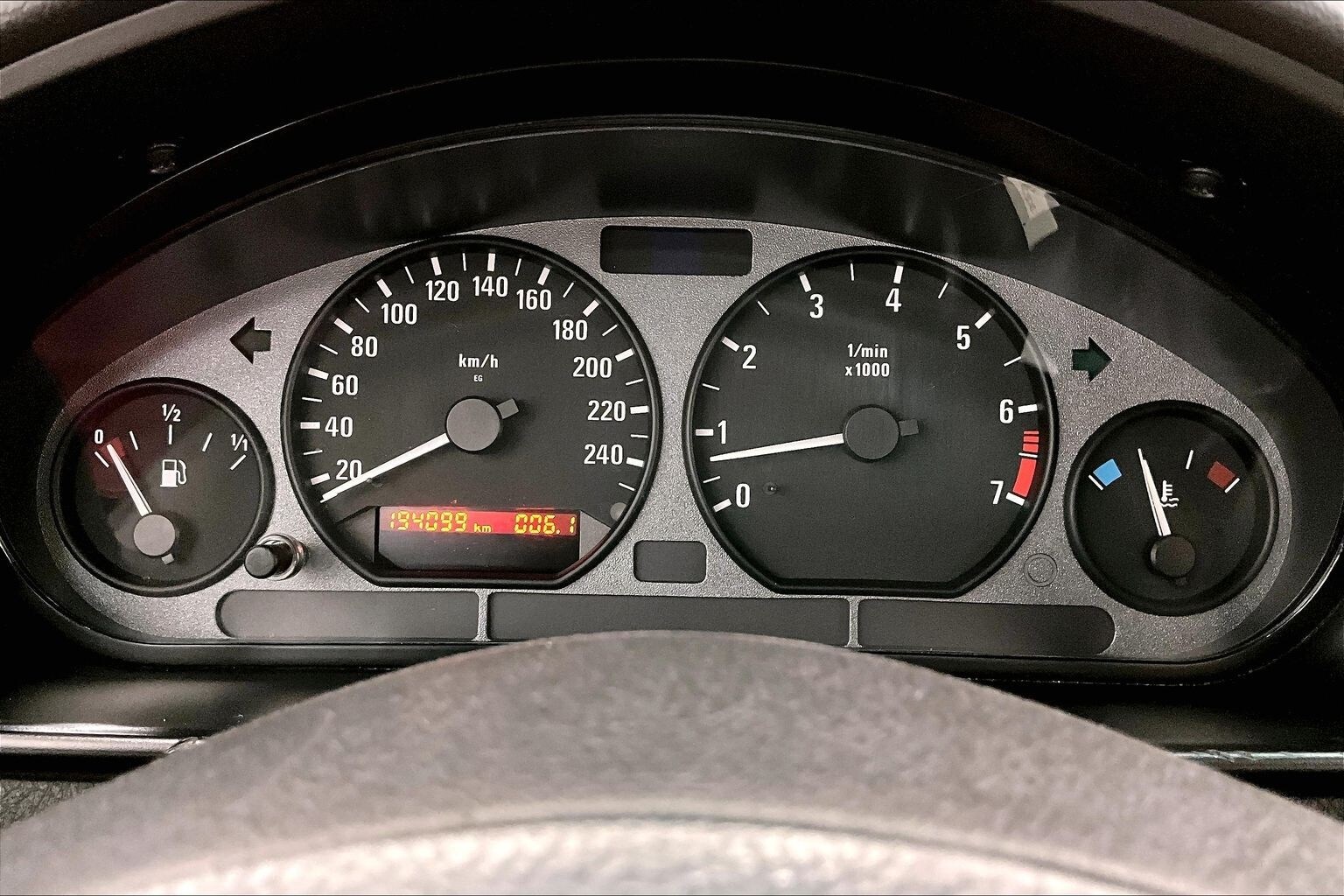 Thumbnail: 2000 BMW 2 Series - 16