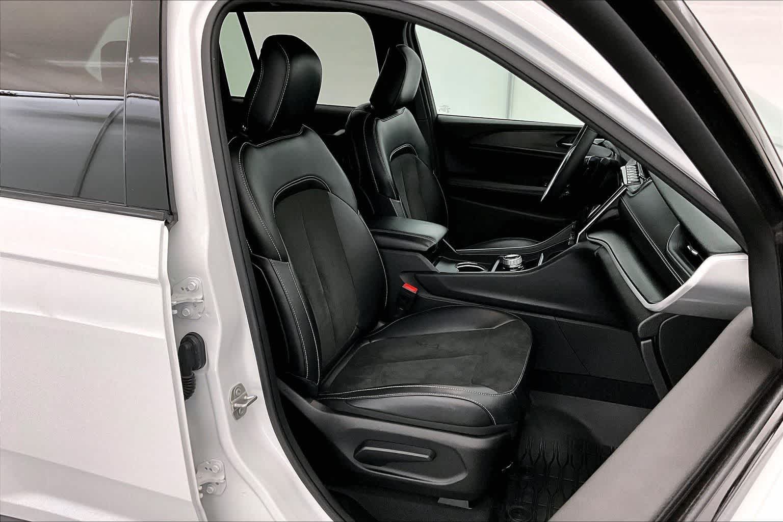 Thumbnail: 2023 Jeep Grand Cherokee - 13