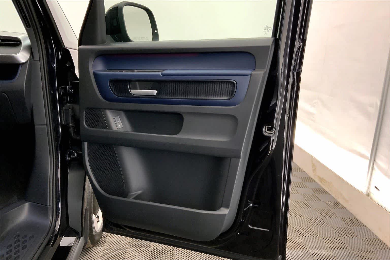 Thumbnail: 2025 Volkswagen ID.Buzz - 28