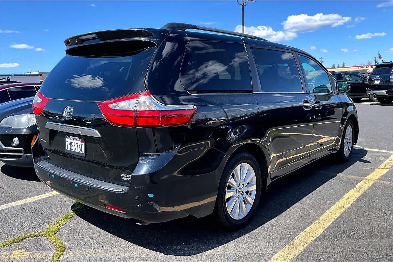 Thumbnail: 2015 Toyota Sienna - 19
