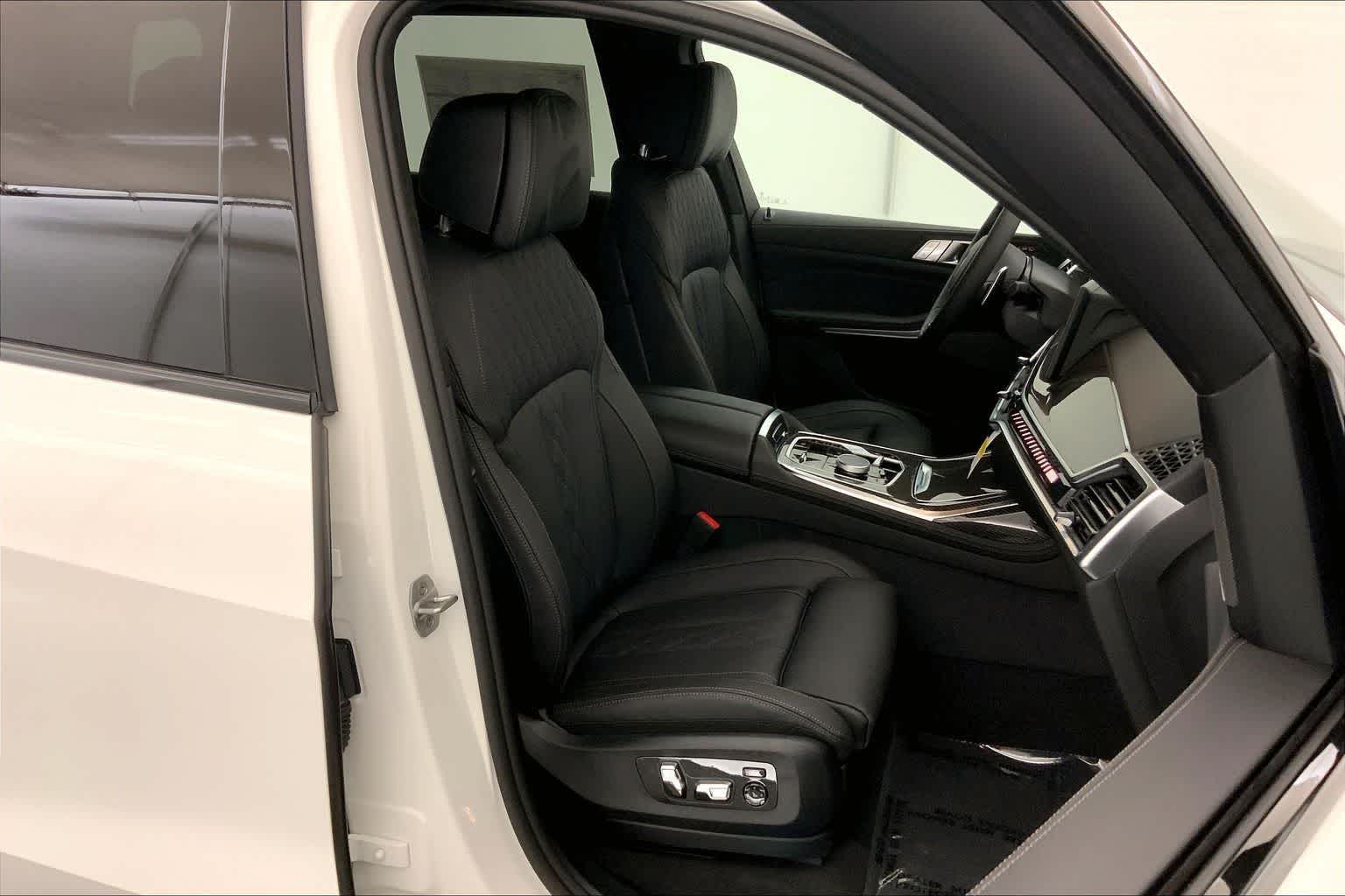 Thumbnail: 2026 BMW X7 - 14