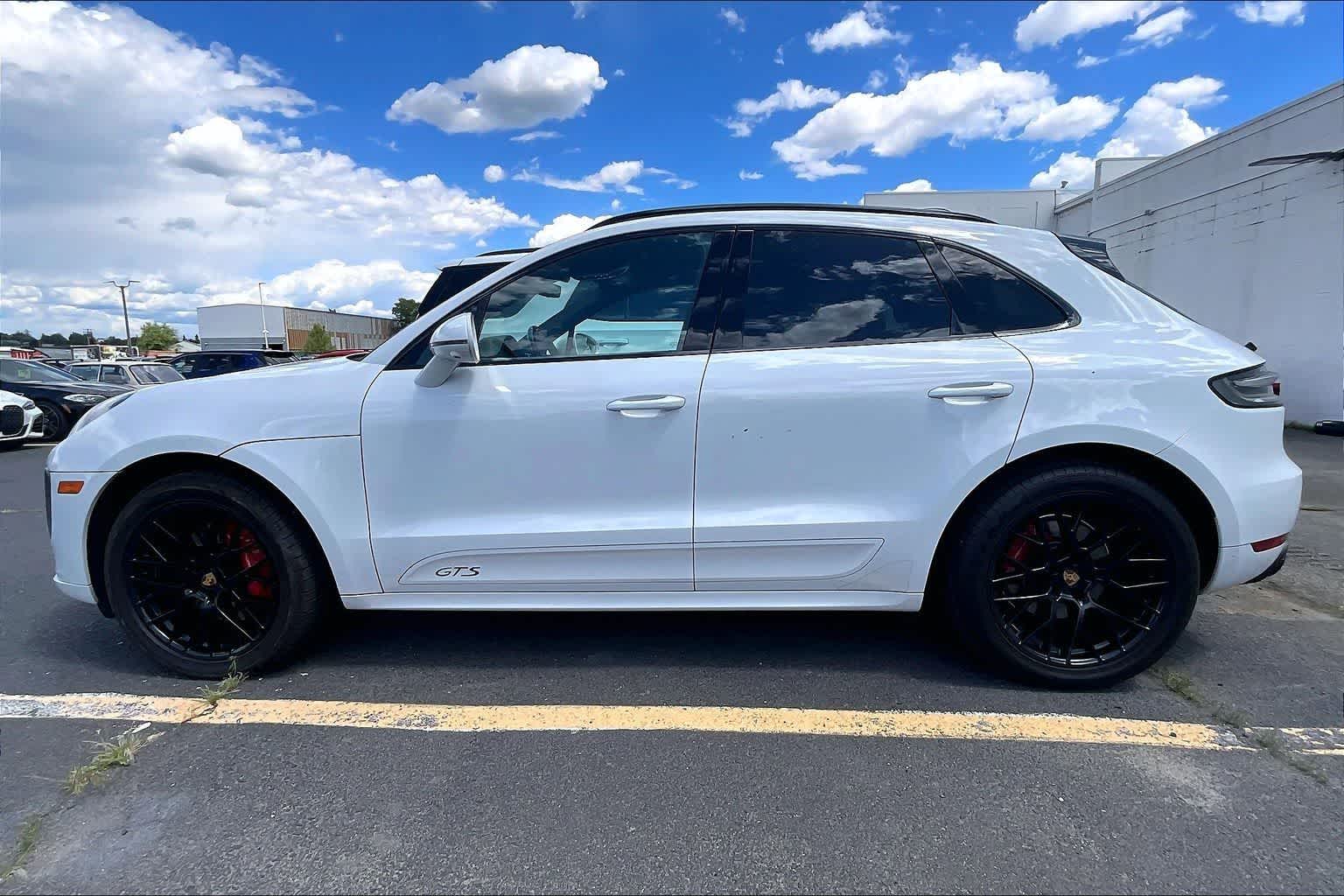 Thumbnail: 2021 Porsche Macan - 3