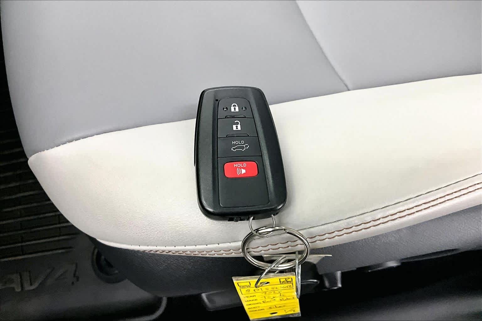 Thumbnail: 2025 Toyota RAV4 - 19