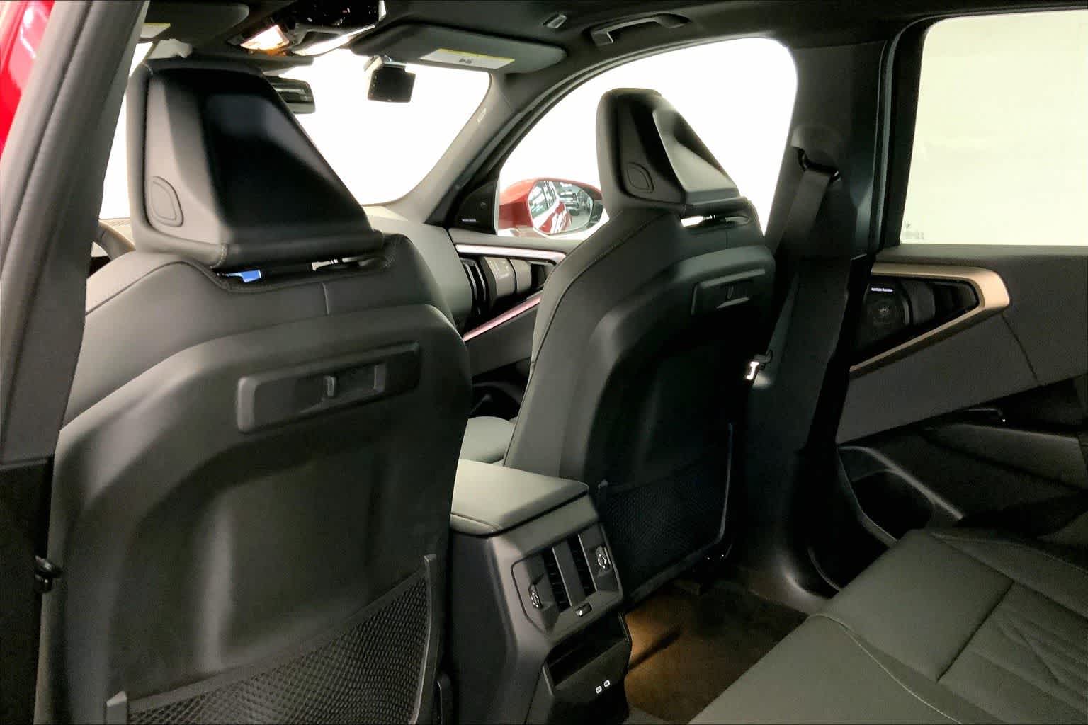 Thumbnail: 2025 BMW X3 - 12