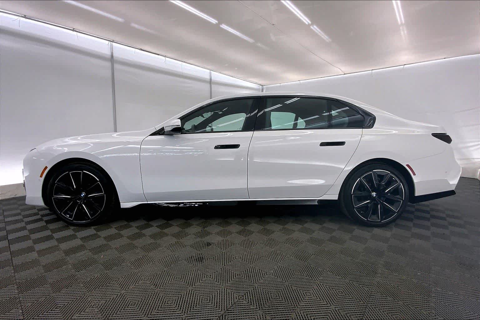 Thumbnail: 2023 BMW i7 - 3