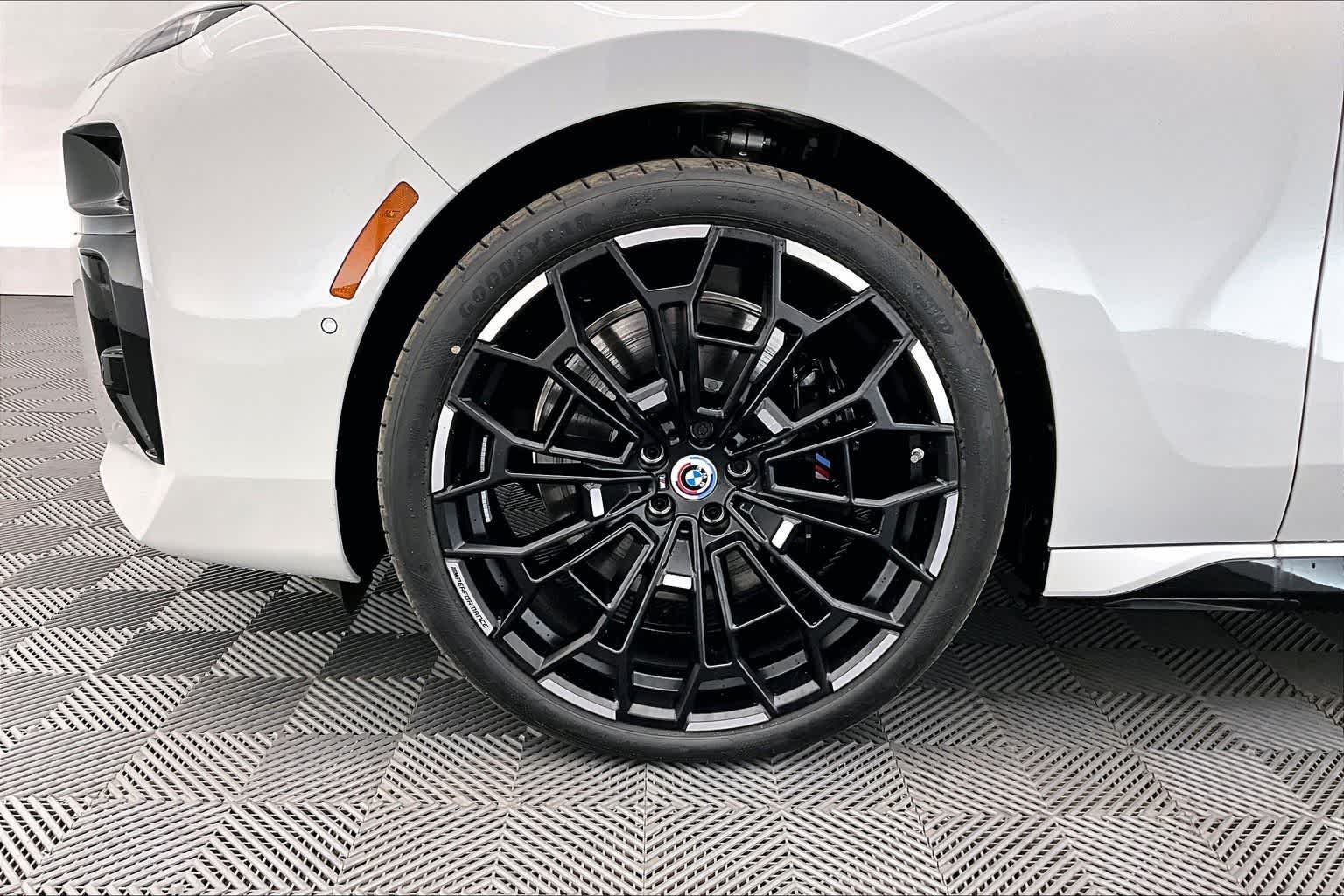 Thumbnail: 2025 BMW 7 Series - 8