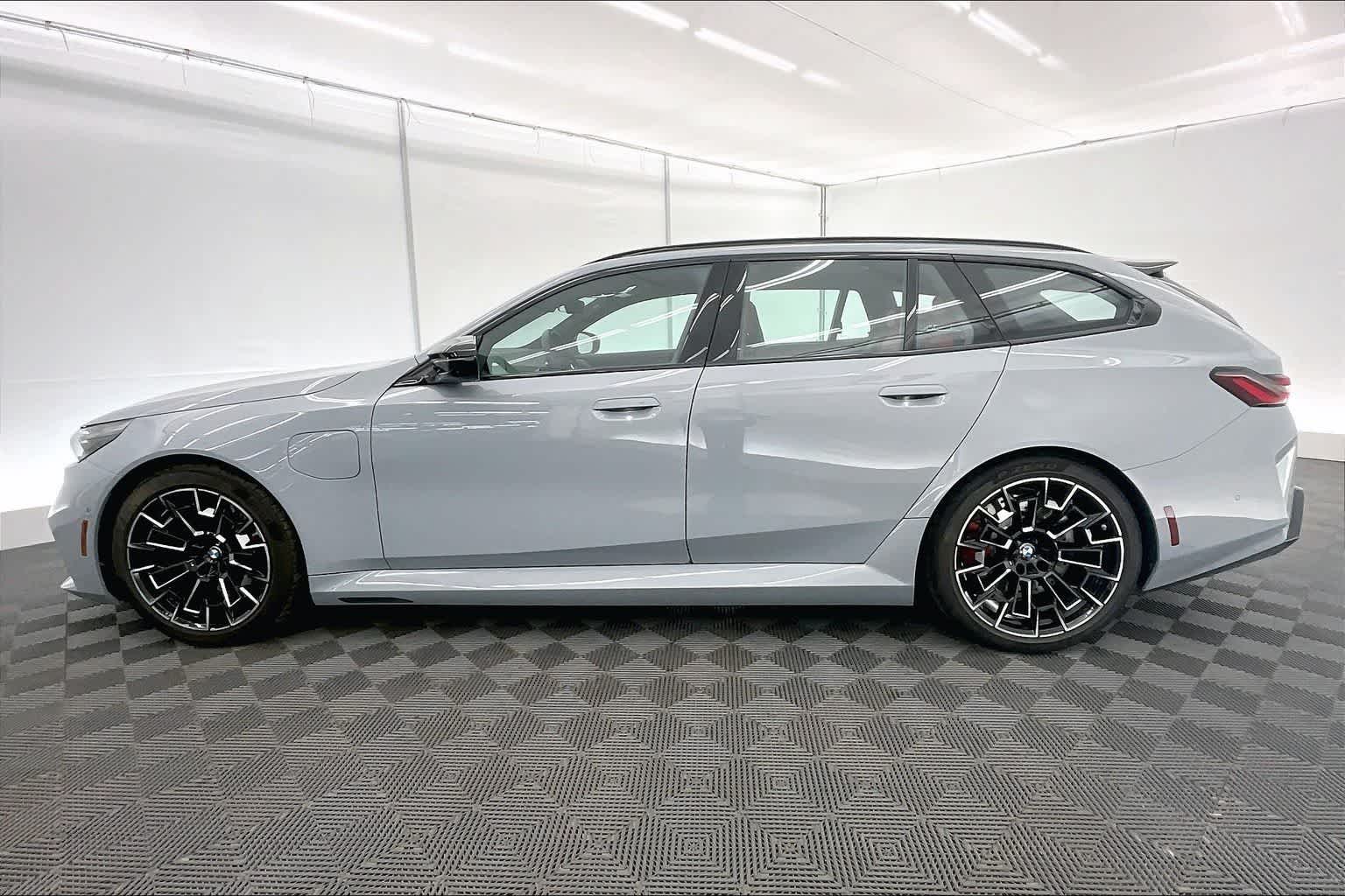 Thumbnail: 2026 BMW M5 - 3