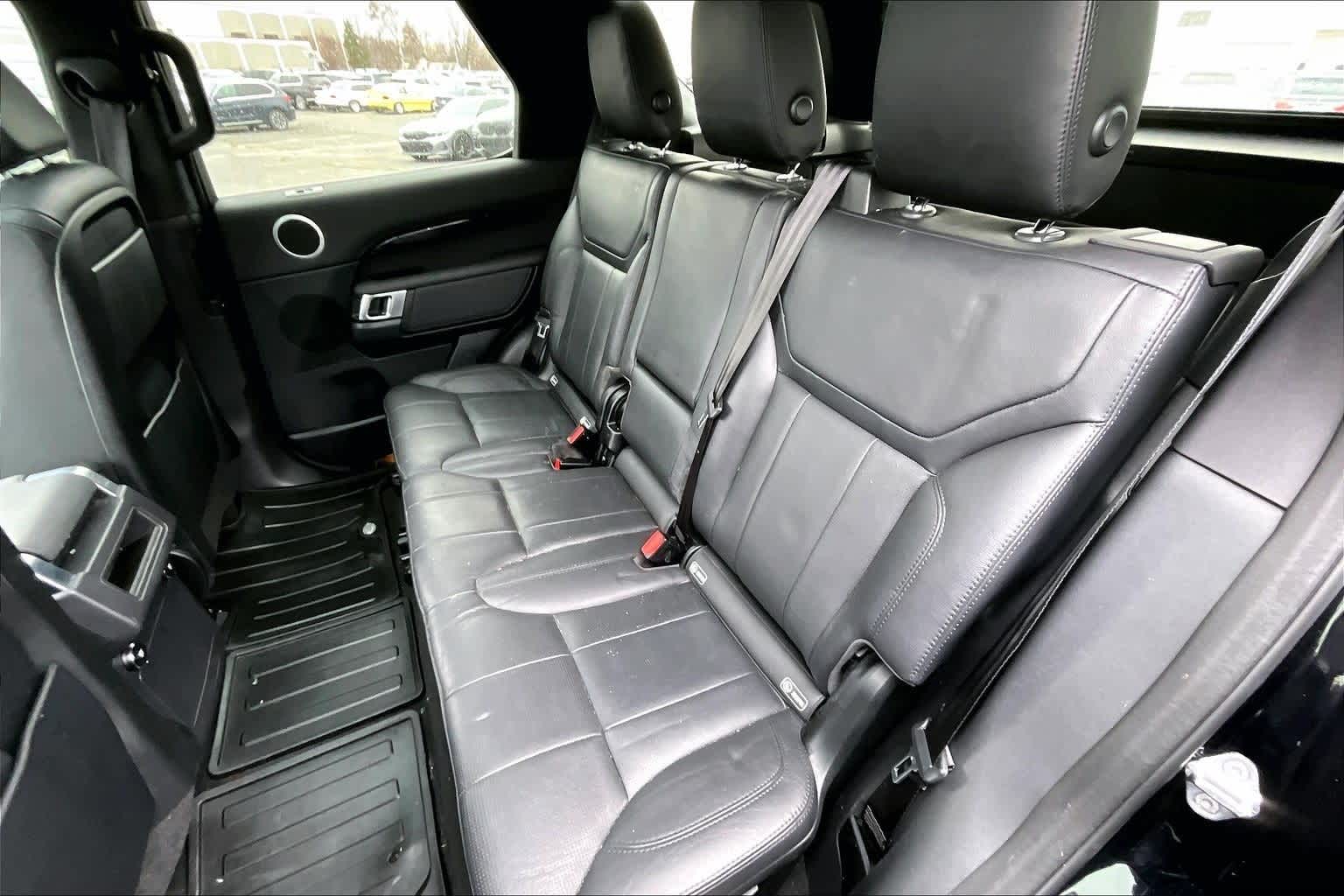 Thumbnail: 2019 Land Rover Discovery - 13