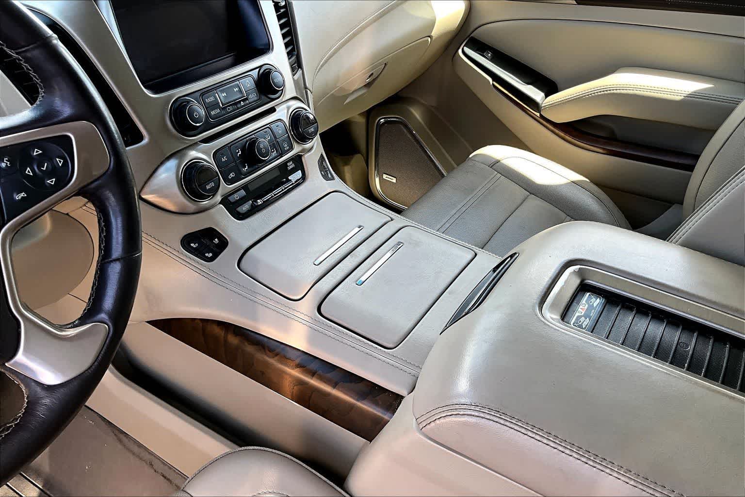 Thumbnail: 2019 GMC Yukon XL - 17
