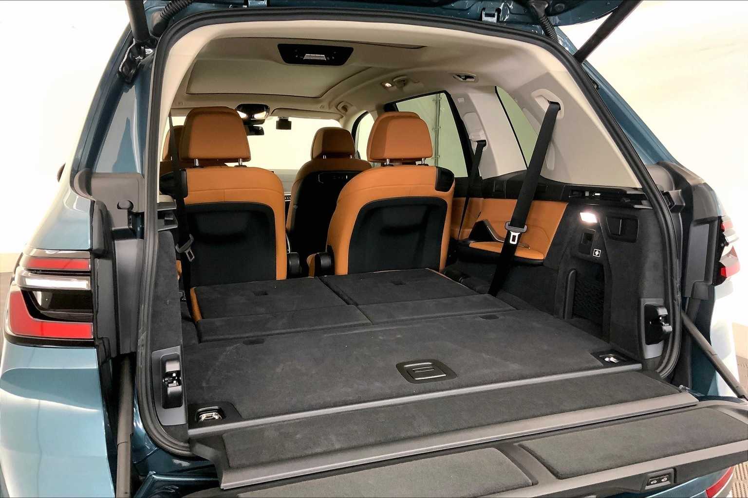 Thumbnail: 2026 BMW X7 - 19
