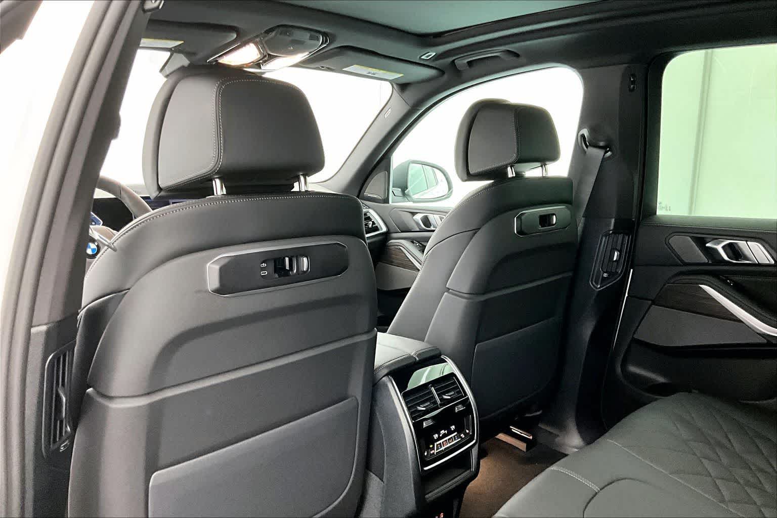 Thumbnail: 2026 BMW X5 - 12