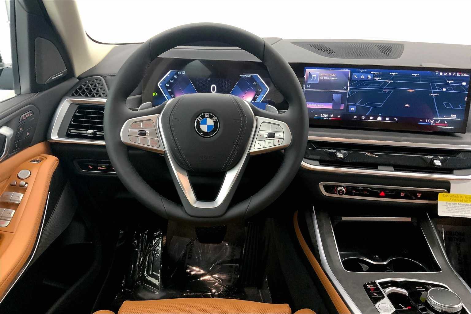 Thumbnail: 2026 BMW X7 - 15