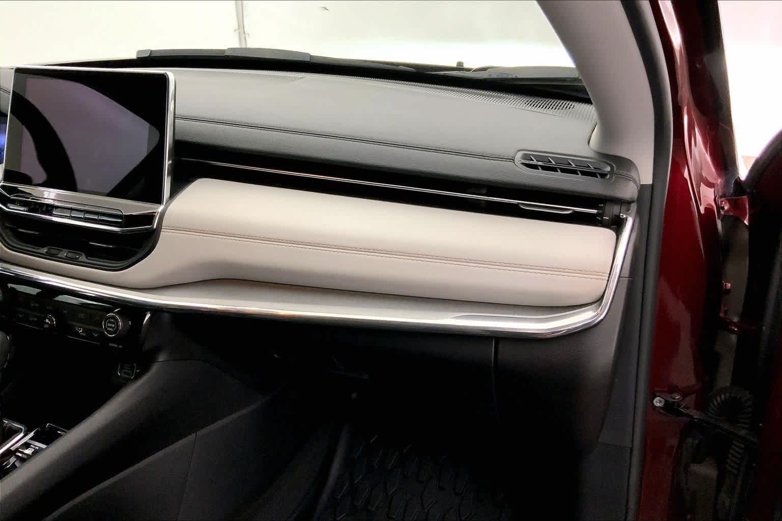 Thumbnail: 2022 Jeep Compass - 23