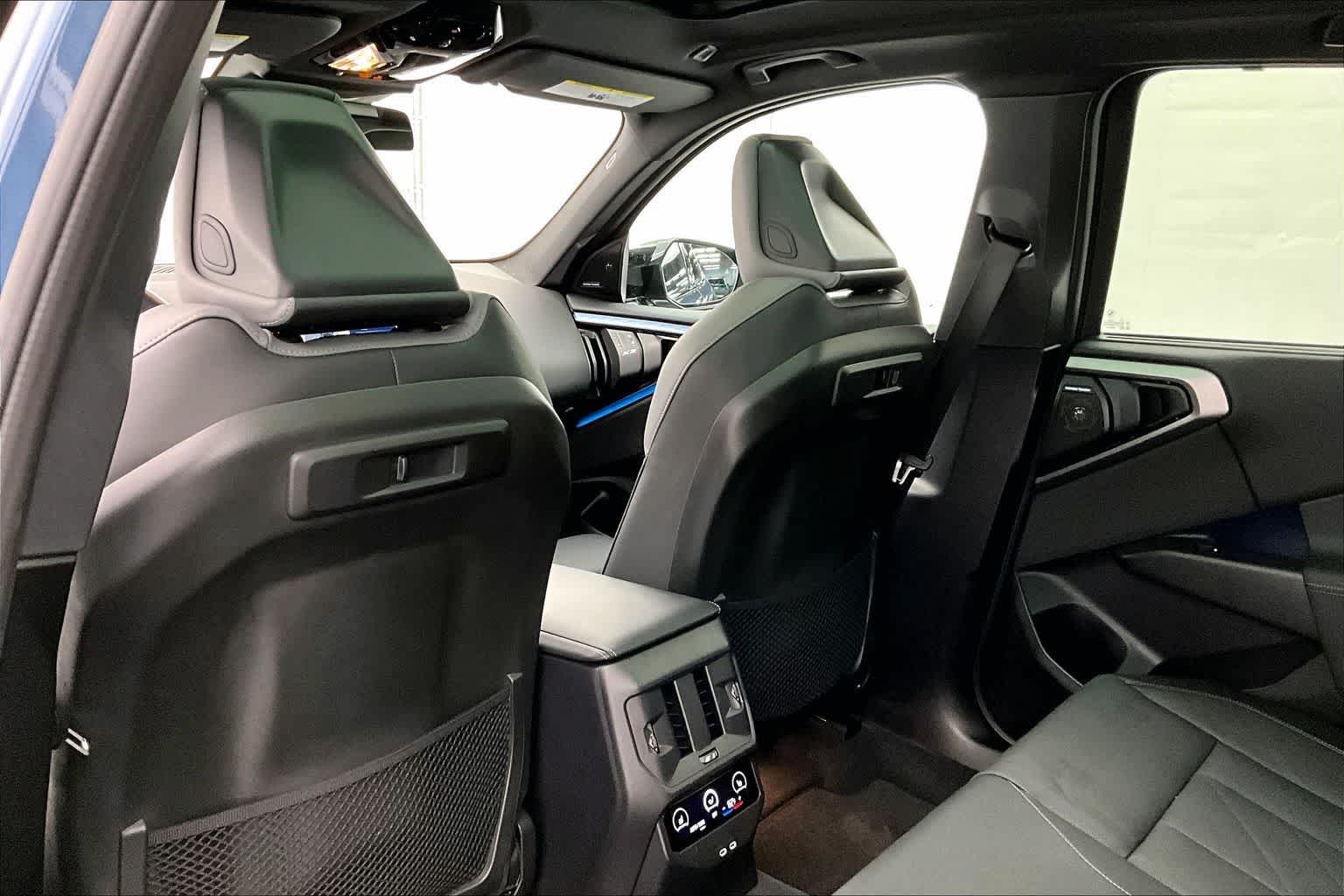 Thumbnail: 2025 BMW X3 - 12