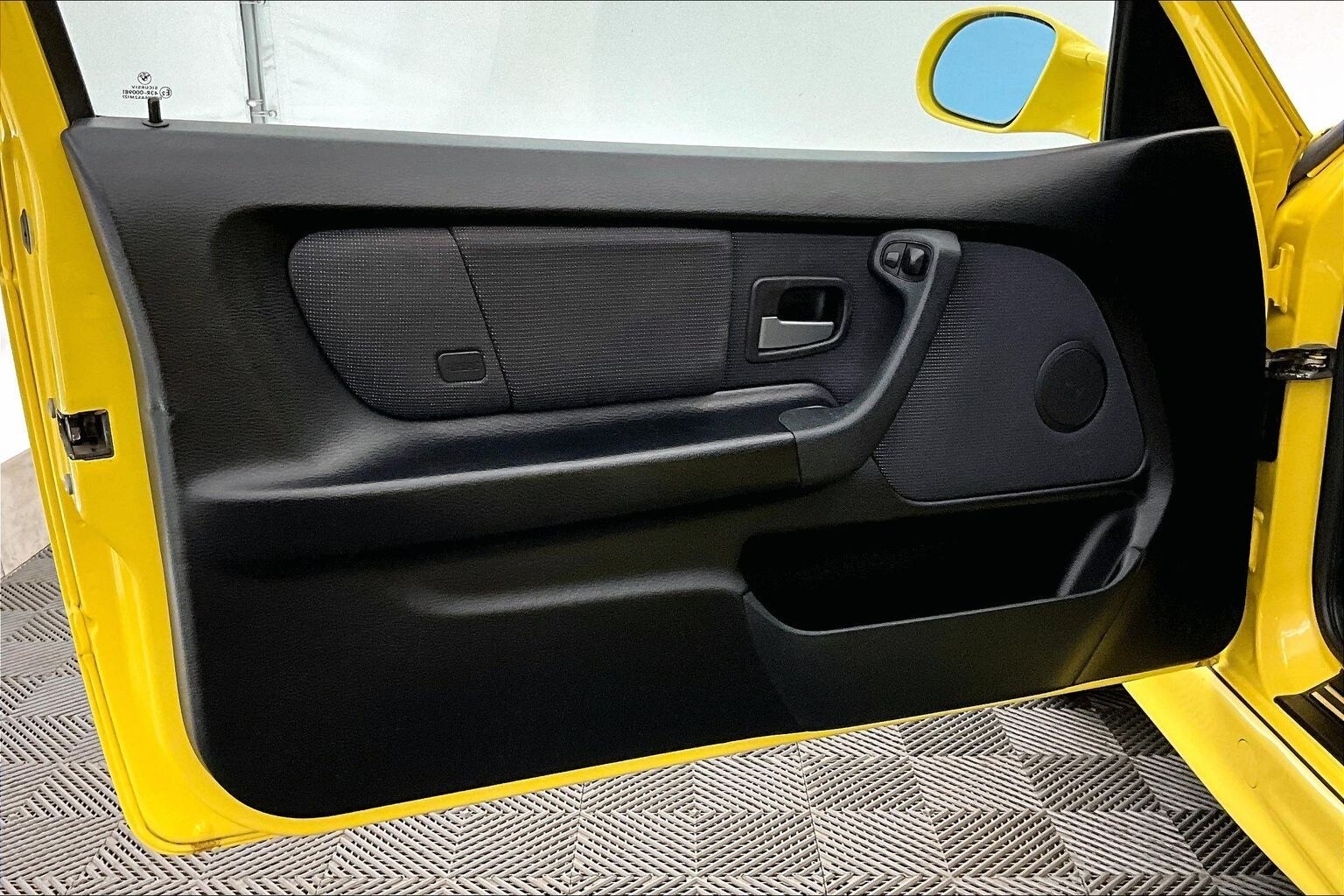 Thumbnail: 2000 BMW 2 Series - 26