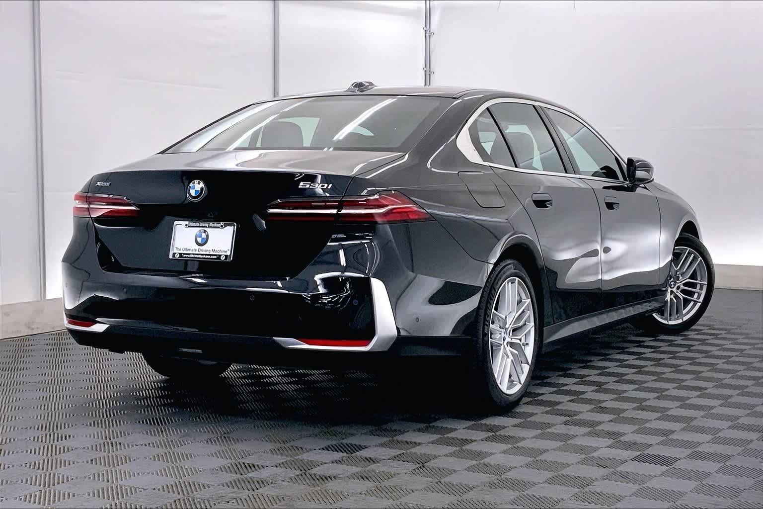 Thumbnail: 2024 BMW 5 Series - 22