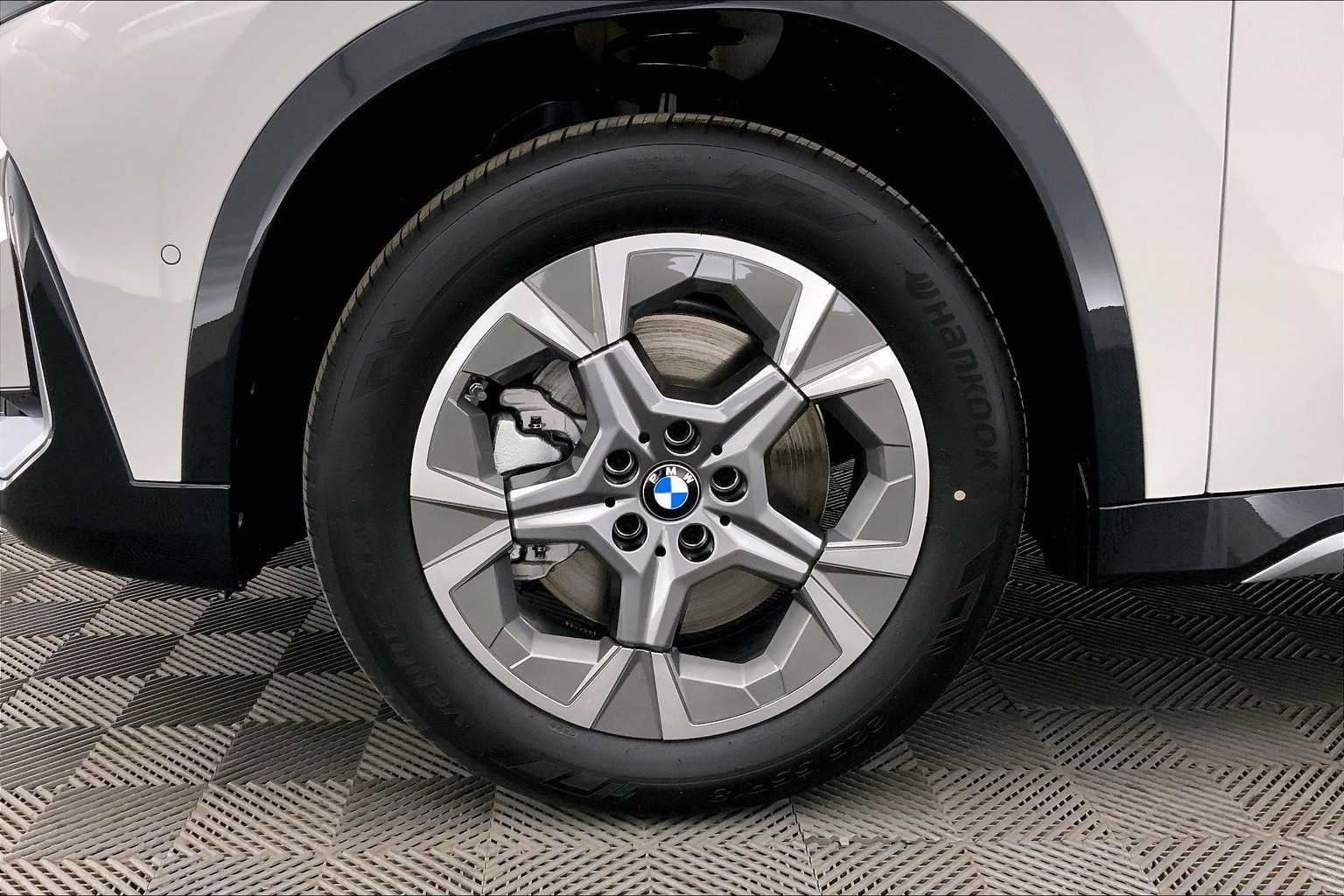2025 BMW X1 xDrive28i 8