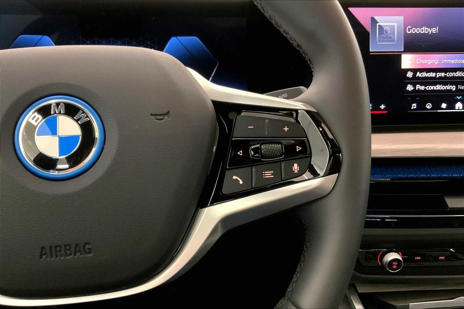 Thumbnail: 2025 BMW i4 - 25