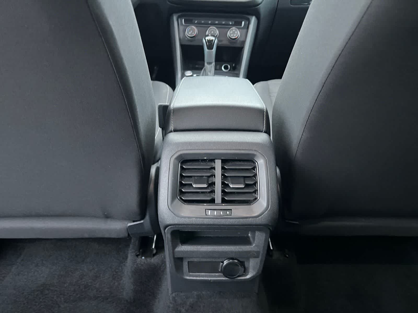 Thumbnail: 2024 Volkswagen Tiguan - 25