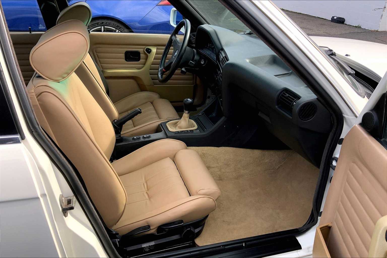 Thumbnail: 1991 BMW 3 Series - 14
