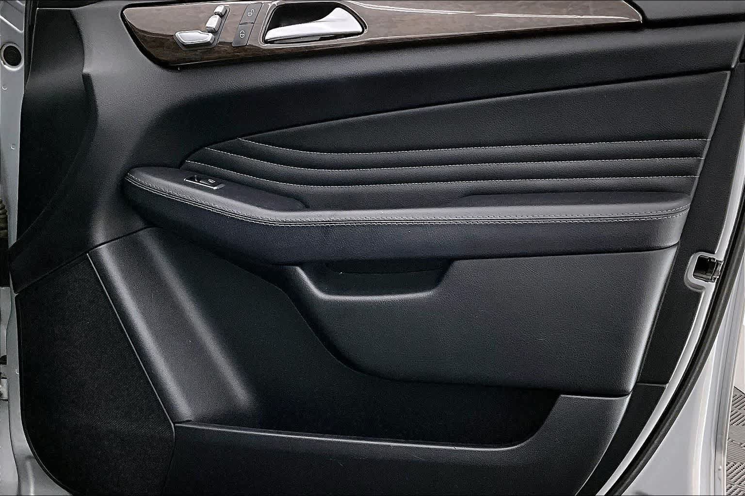 Thumbnail: 2016 Mercedes-Benz GLE - 28