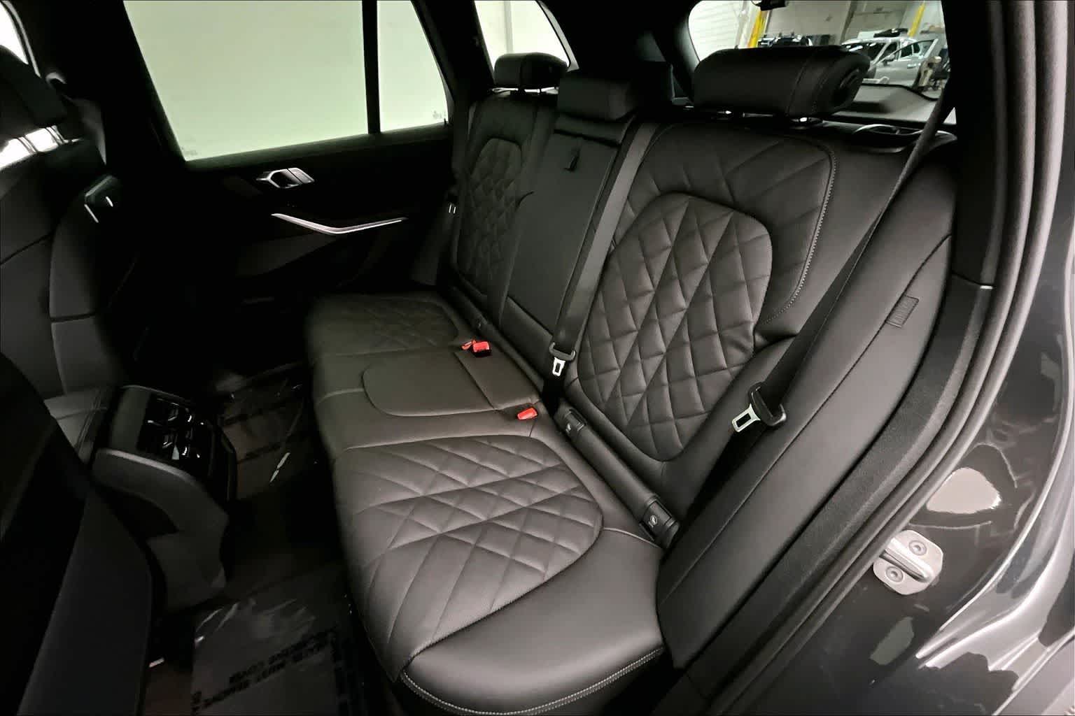 Thumbnail: 2026 BMW X5 - 13