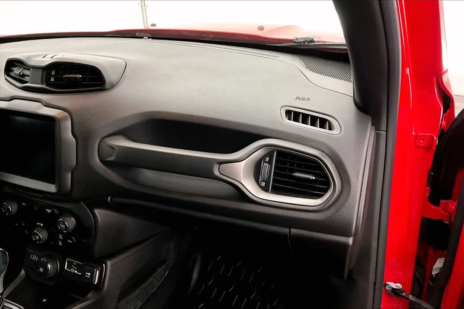 Thumbnail: 2020 Jeep Renegade - 23