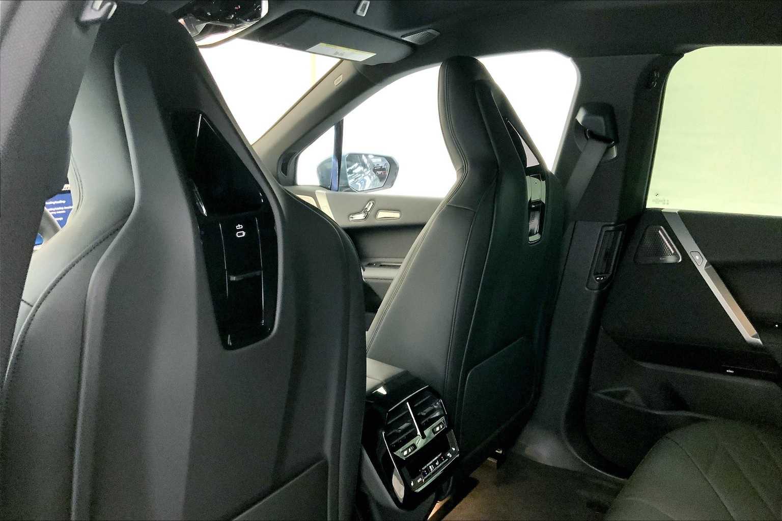 Thumbnail: 2025 BMW iX - 12