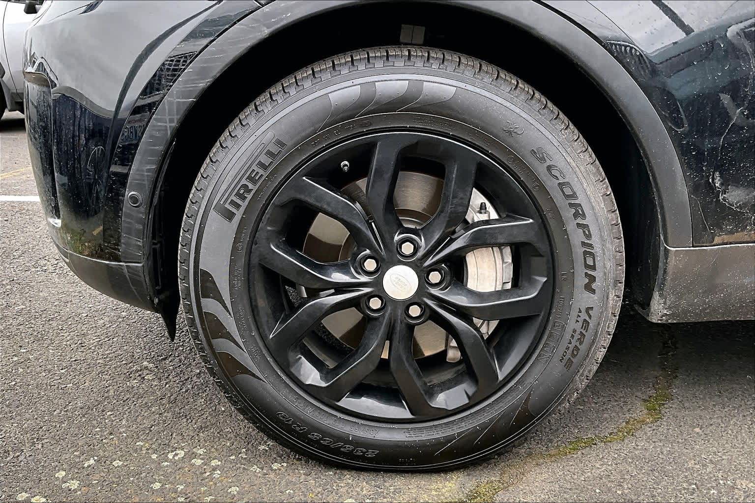 Thumbnail: 2019 Land Rover Discovery - 8