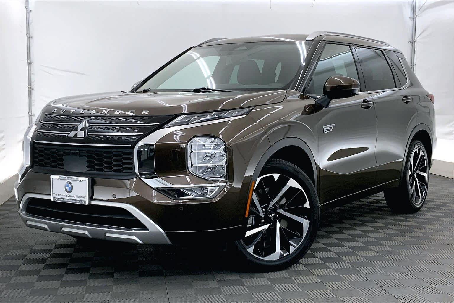 Thumbnail: 2023 Mitsubishi Outlander - 1