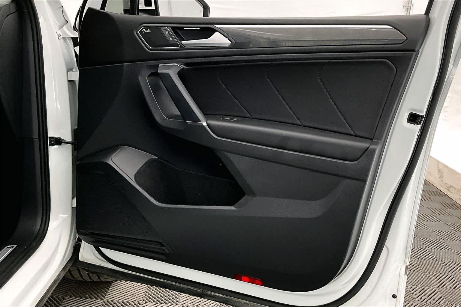 Thumbnail: 2020 Volkswagen Tiguan - 28