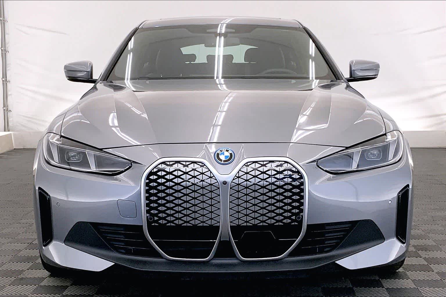 Thumbnail: 2025 BMW i4 - 6