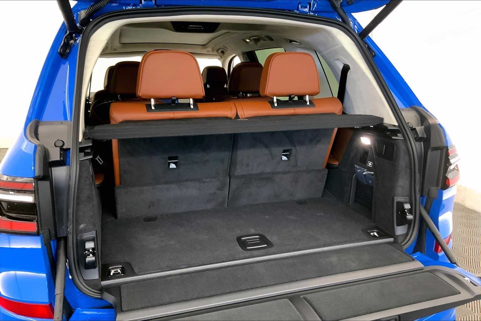 Thumbnail: 2026 BMW X7 - 19