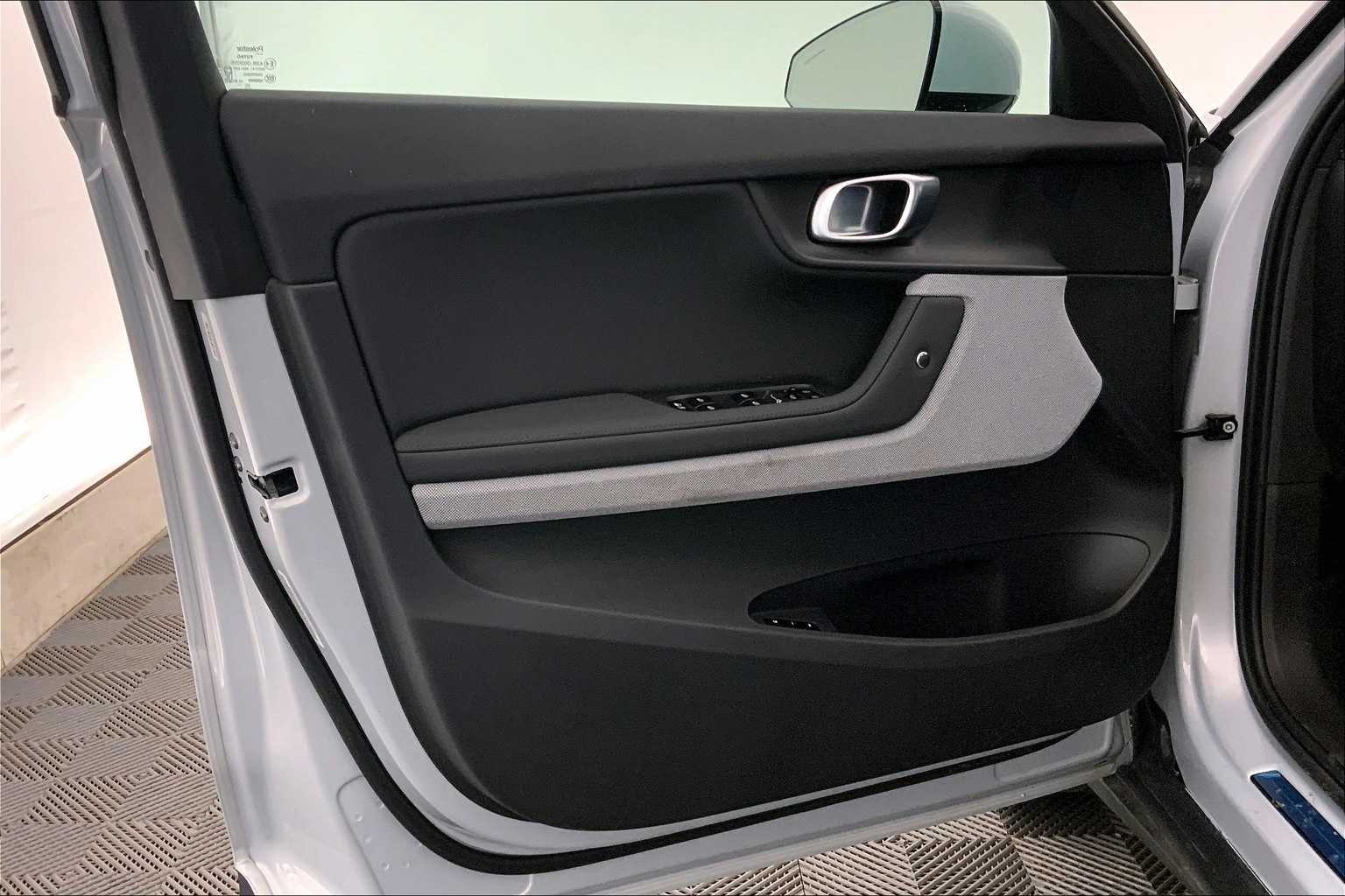 Thumbnail: 2023 Polestar 2 - 27