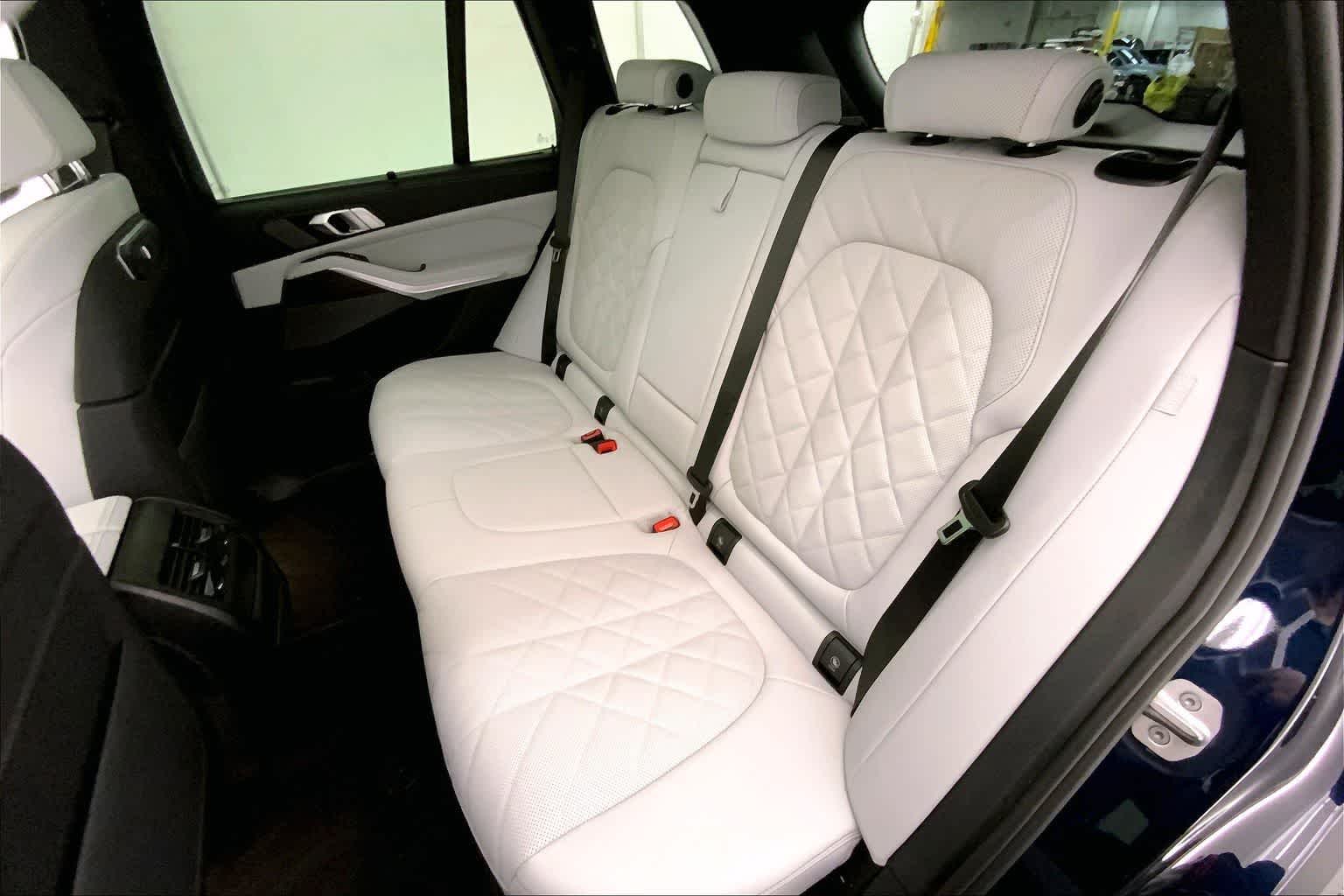 Thumbnail: 2026 BMW X5 - 13