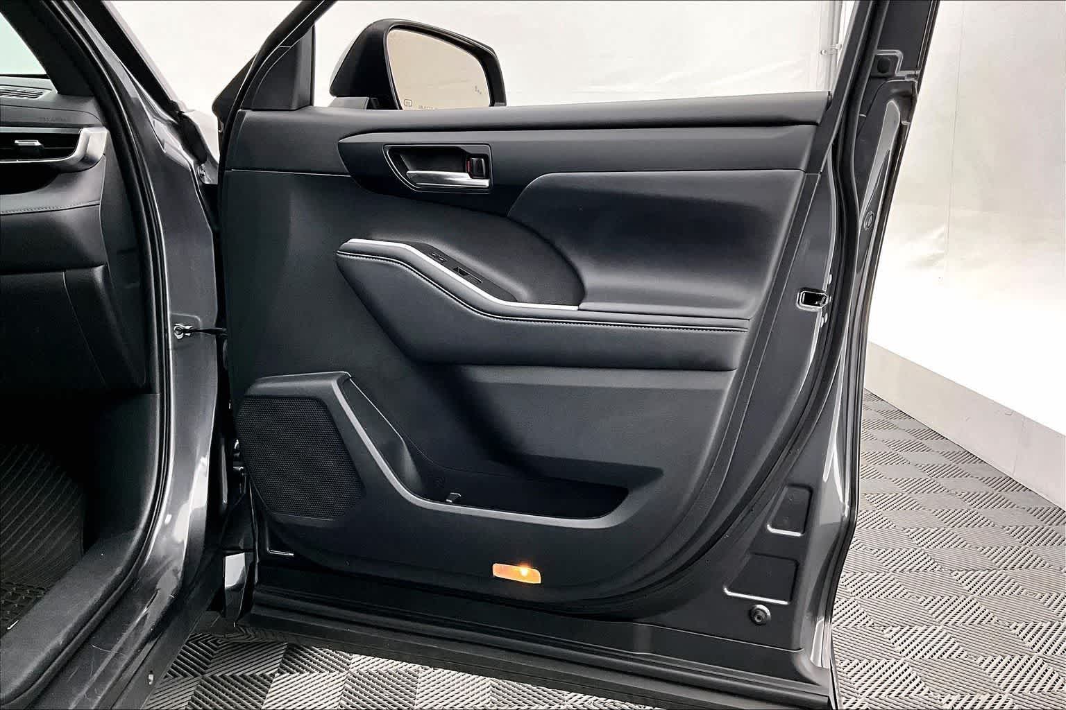 Thumbnail: 2021 Toyota Highlander - 28