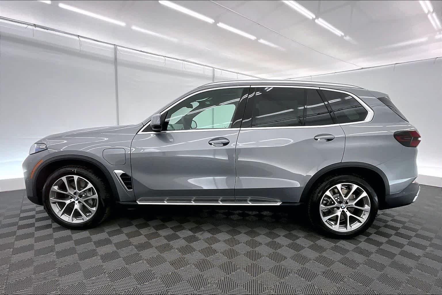 Thumbnail: 2026 BMW X5 - 3