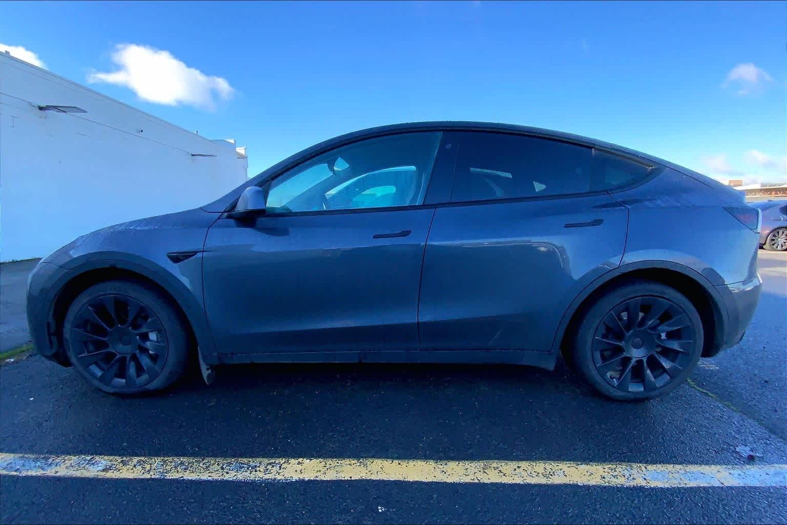 2022 Tesla Model Y Long Range photo 3