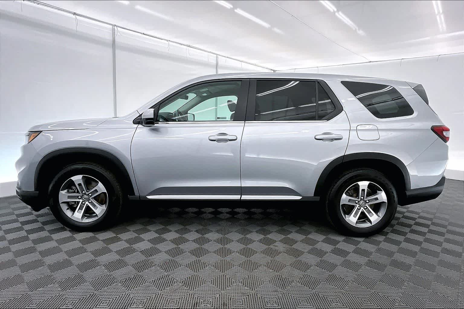 Thumbnail: 2023 Honda Pilot - 3