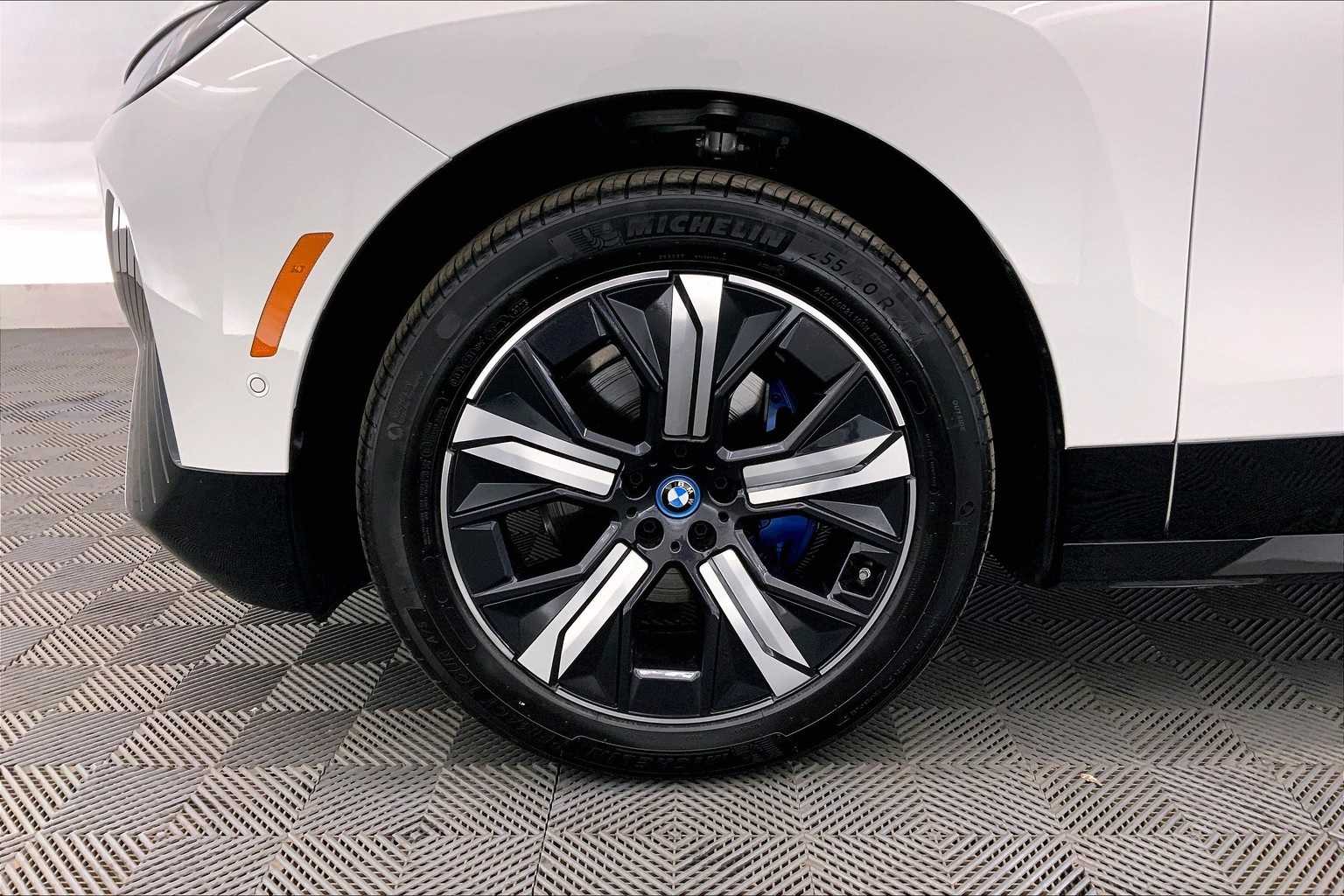 Thumbnail: 2023 BMW iX - 8